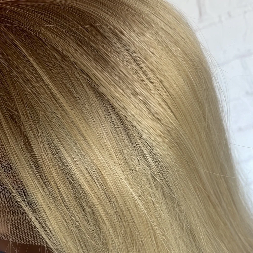 - 💫22” BLONDE OMBRÉ  STRAIGHT LACE FRONT WIG *NEW*